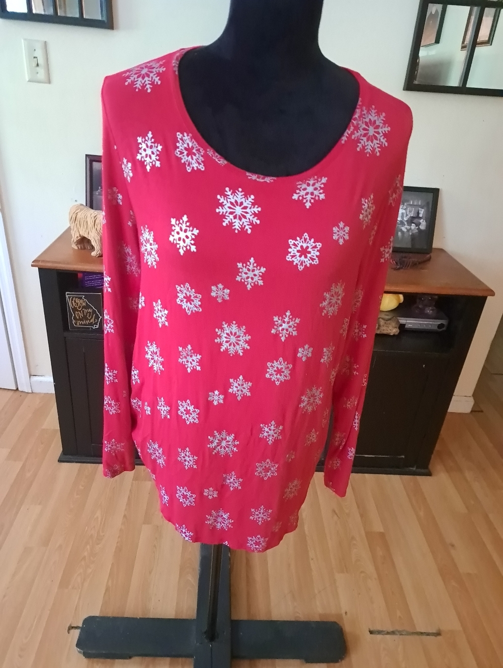 Large Apt 9 Red Metallic Silver Long Sleeve Snow Holiday Pullover Shirt